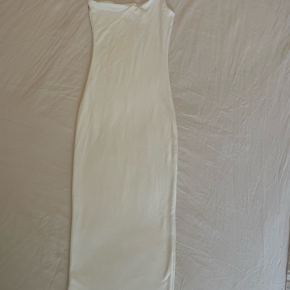 Reona Elegant One-Shoulder White Dress - Picture 4 of 6